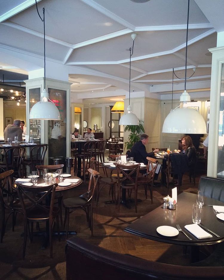 A beautiful and elegant New York City restaurant for lunch.